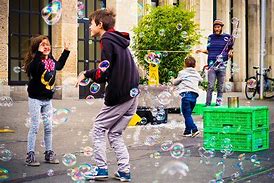 https://www.peelrandwonen.nl/media/images/1654693350-kinderen_spelen_straat.jpeg