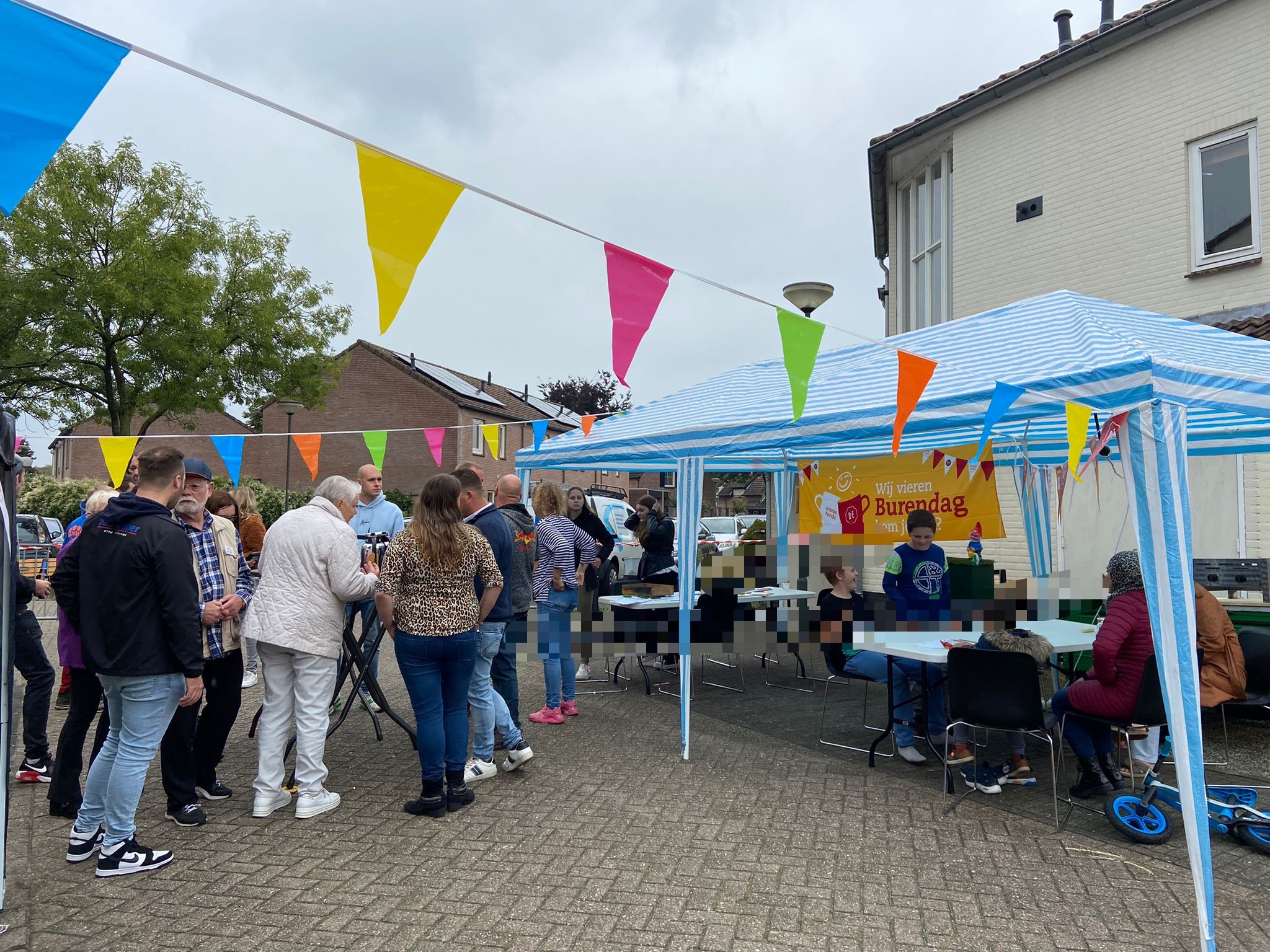 https://www.peelrandwonen.nl/media/images/1664272521-20220924_burendag_Essen_tent.jpg