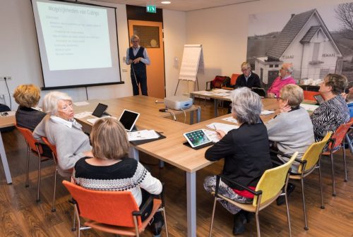 https://www.peelrandwonen.nl/media/images/1679320848-zaaltje-presentatie-500x336.jpg