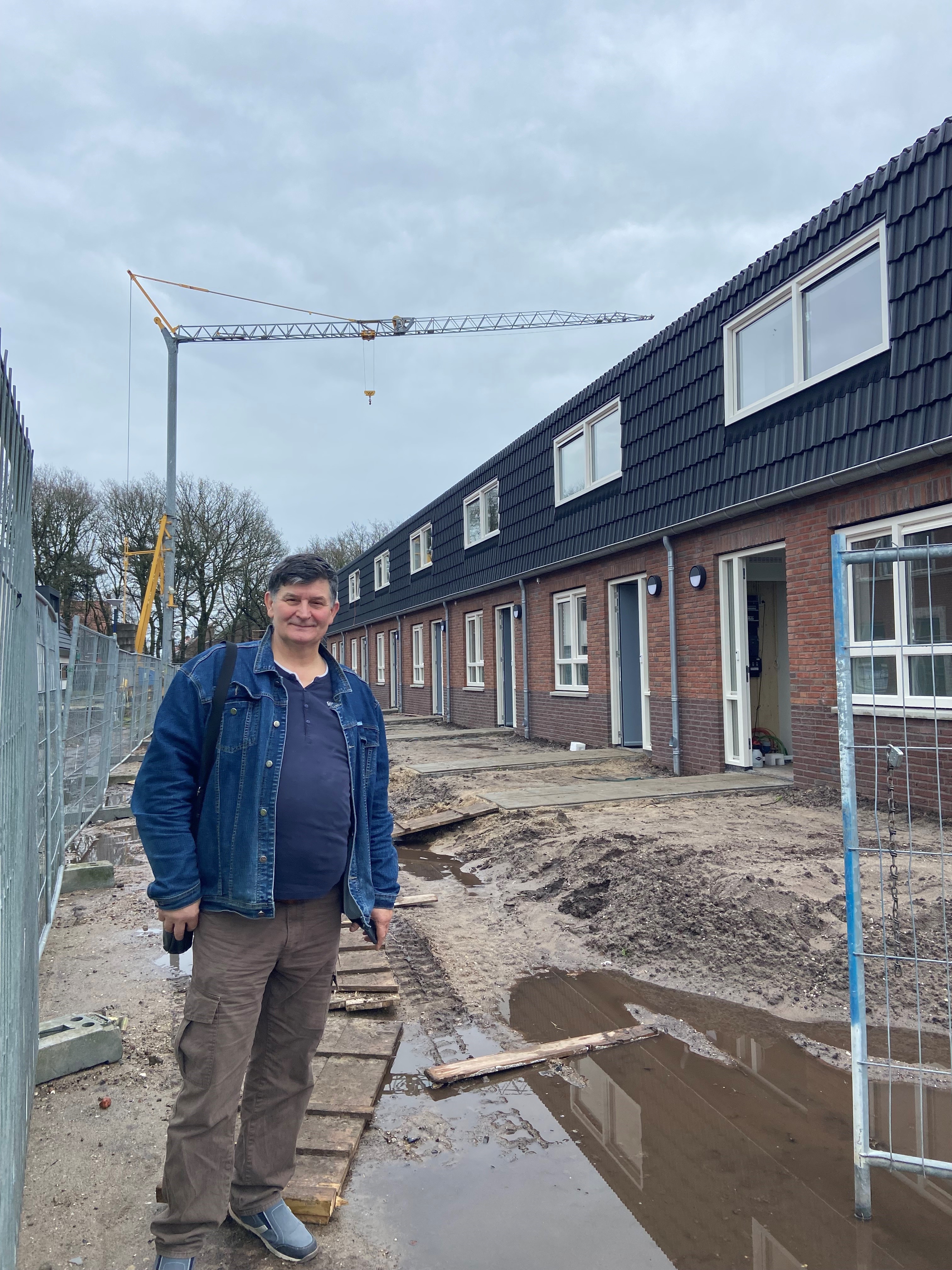 Bewoners krijgen rondleiding nieuwe woningen Breukzone