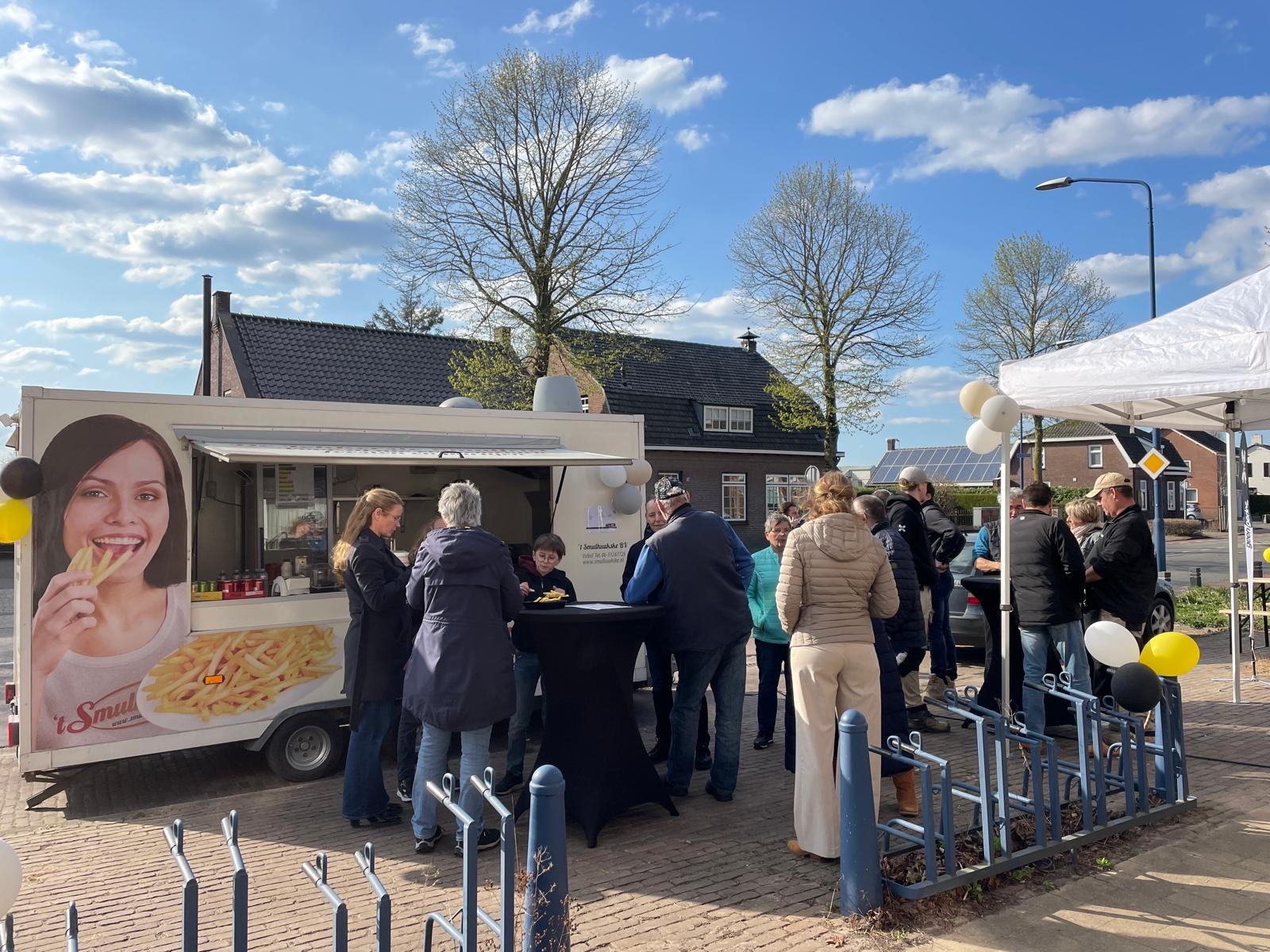 Feestje na verduurzamen woningen Julianastraat-Beatrixlaan