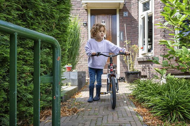 https://www.peelrandwonen.nl/media/images/1750150154-kind_met_fiets640x-75.jpg