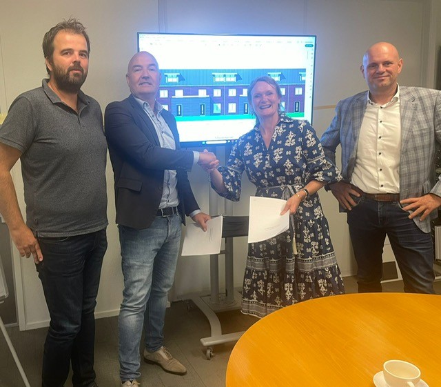 https://www.peelrandwonen.nl/media/images/1755863838-Ondertekening_Schutboom_fase_1_Karin_en_Jasper.jpg