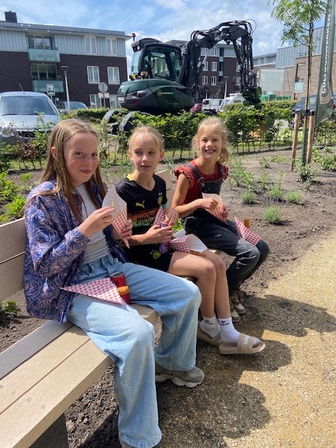 kinderen op het bankje